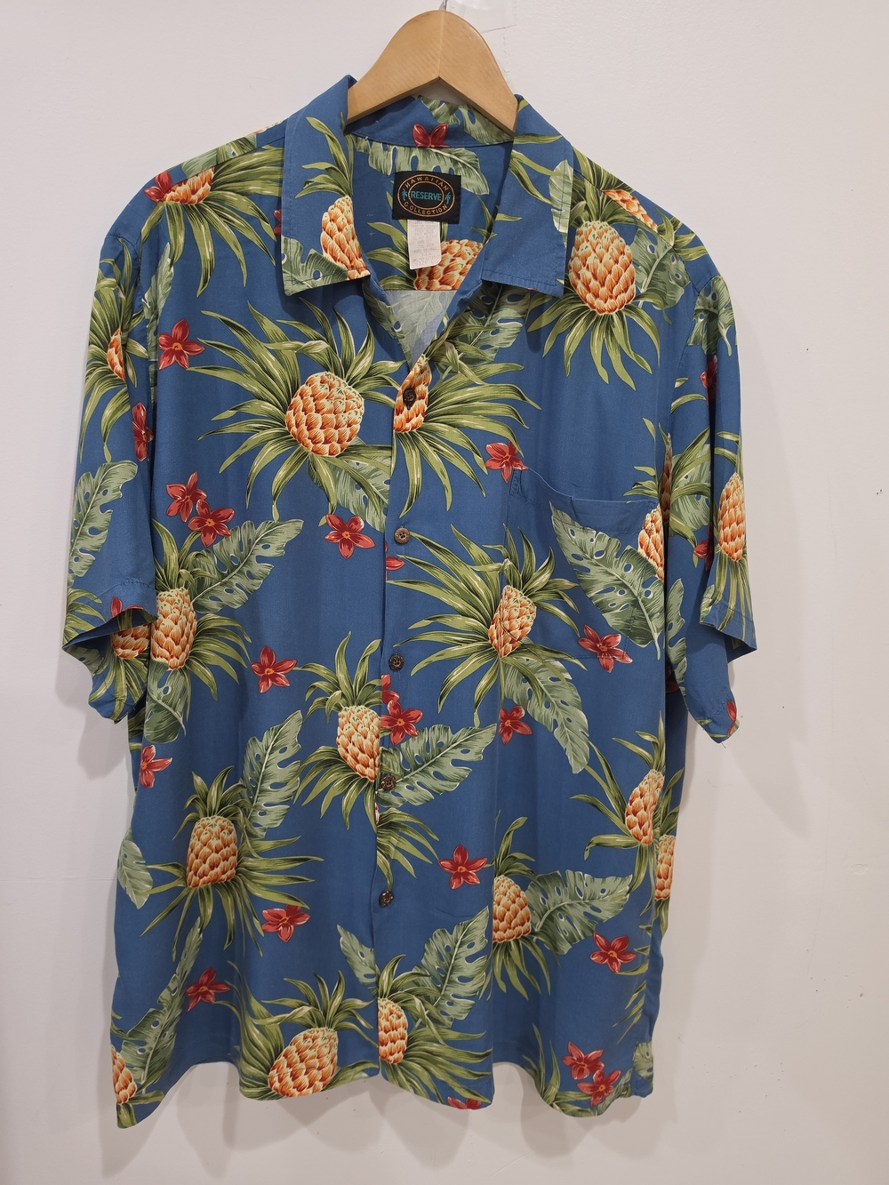 Hawaiian Reserve Collection Men's Blue Pineapple Print Hawaiian Shirt Size L